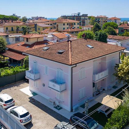 Villa Amelia Rooms Marina di Pietrasanta Exterior photo