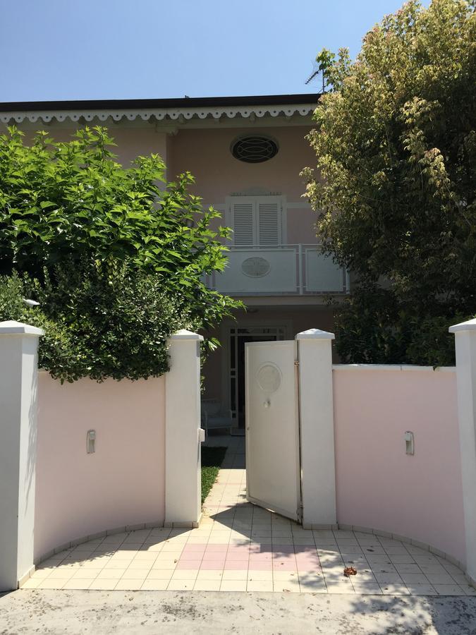 Villa Amelia Rooms Marina di Pietrasanta Exterior photo